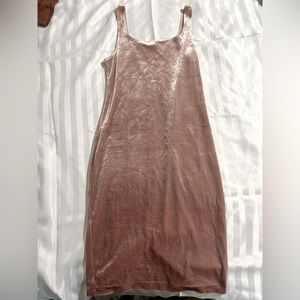 Velvet pink, knee-high dress